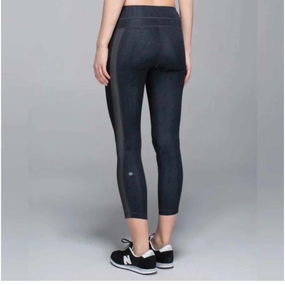 Lululemon Light Speed Tight Full-On Luxtreme
Desert Snake/Deep Coal